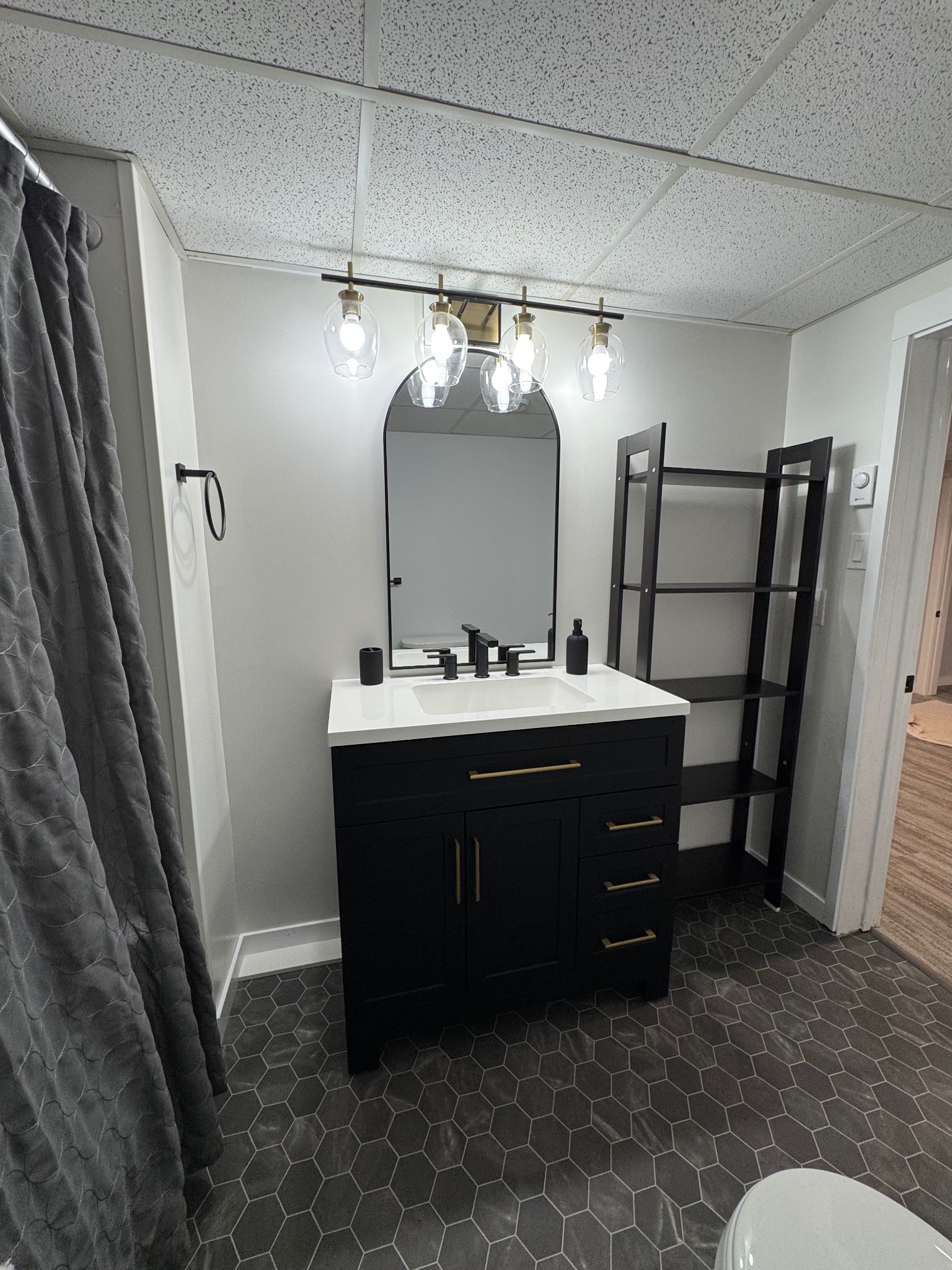 Lower Suite private bathroom